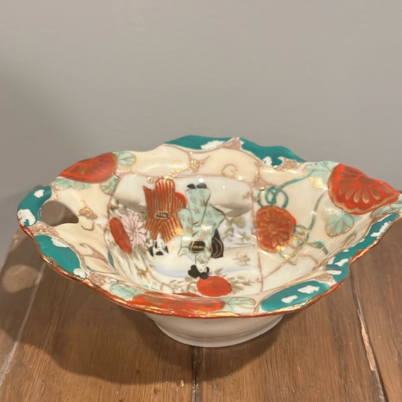 Antique Japanese decorative rice bowl. - Picture 1 of 3